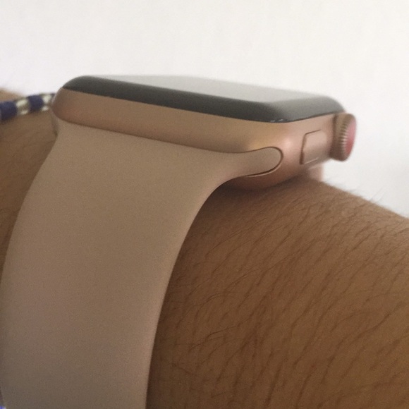 Apple iwatch  ⌚️ 3 series 42mm + Cellular GPS - Picture 7 of 8